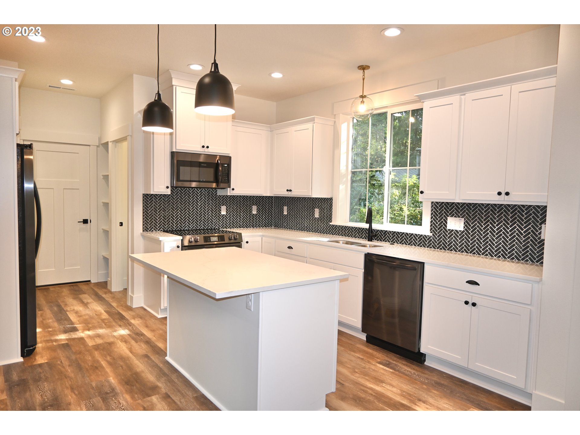 21650 Hideway Lane Rhododendron, OR 97049 - Photo 12 of 36 a kitchen with a sink stove and refrigerator