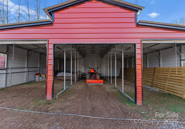 a view of the entrance of the building