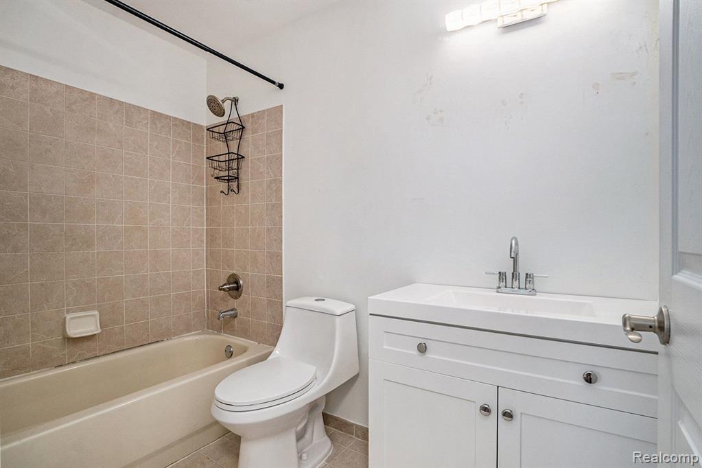 13439 Forest Ridge Boulevard Sterling Heights, MI 48313 - Photo 14 of 28