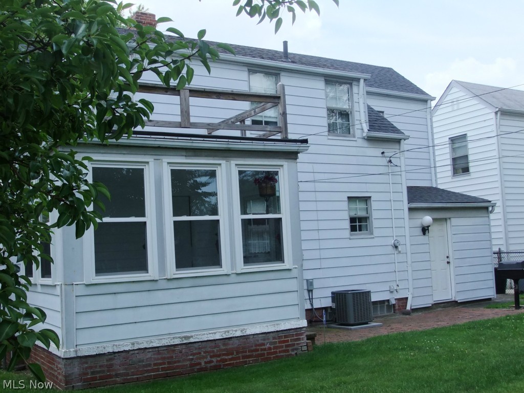 3881 Colony Road South Euclid, OH 44118 - Photo 2 of 15