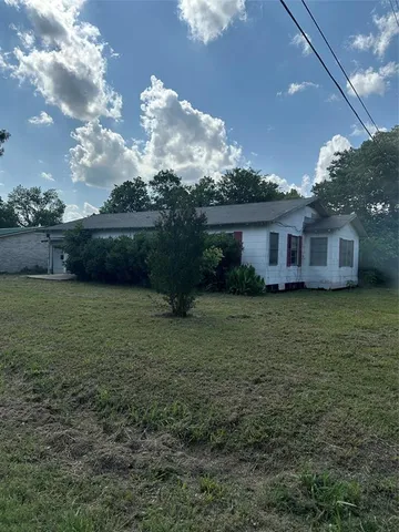 $69,900 | 202 Rowena Street, Rosebud, TX 76570