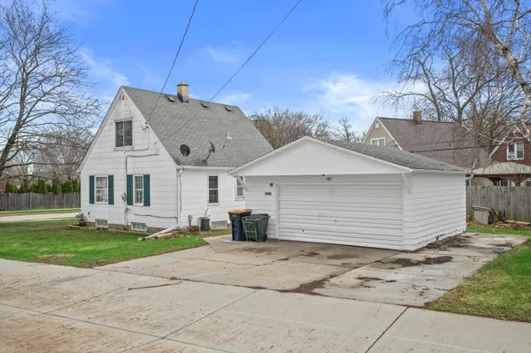 $149,900 | 2815 South 91st Street, West Allis, WI 53227