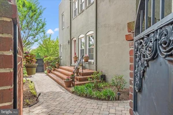 $1,490,000 | 539 South Columbus Street, Alexandria, VA 22314