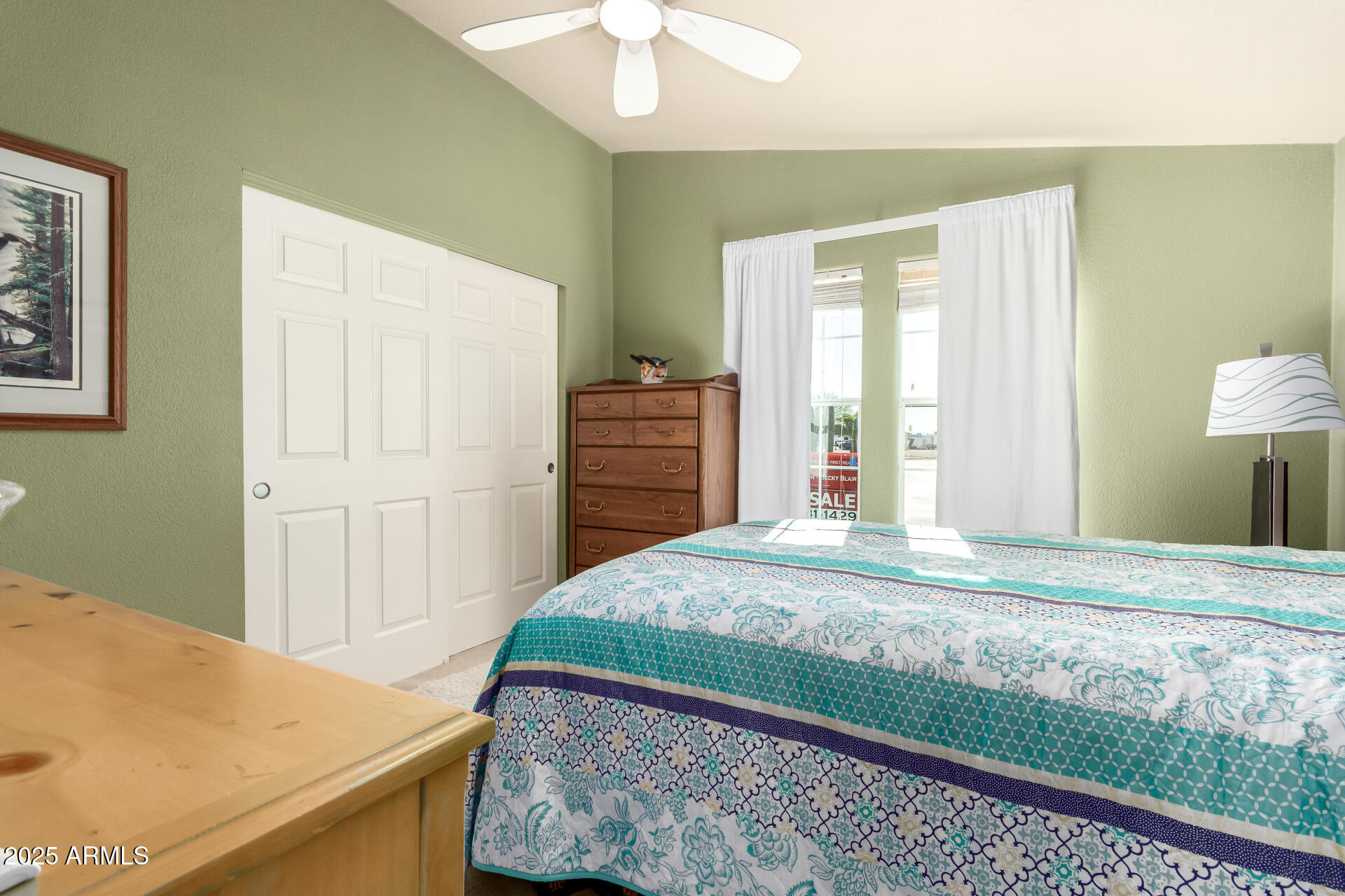 3301 South Goldfield Road, Unit 2122 Apache Junction, AZ 85119 - Photo 8 of 35 a bedroom with a bed and a dresser