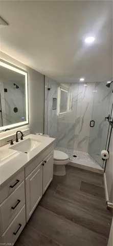 a bedroom with two bed and a flat screen tv