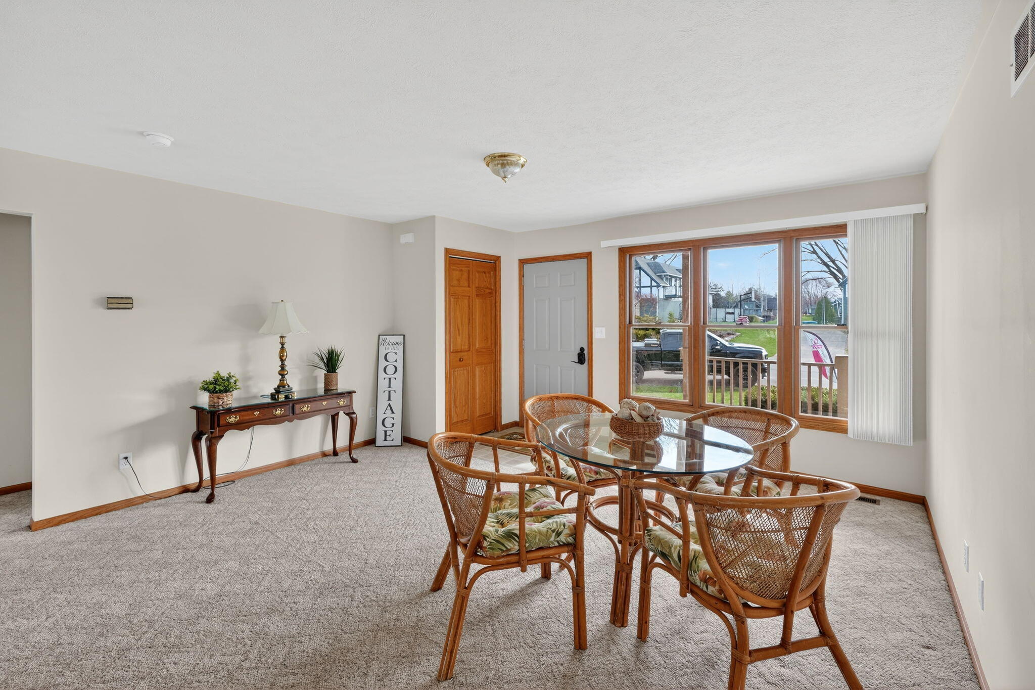 62546 Diamond View Drive Cassopolis, MI 49031 - Photo 18 of 48 Eating Area