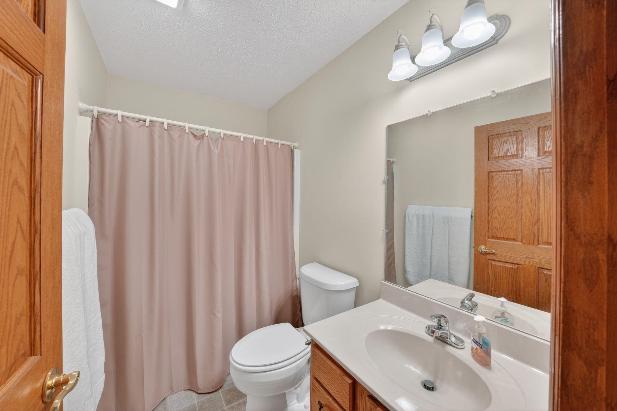 62546 Diamond View Drive Cassopolis, MI 49031 - Photo 27 of 48 Bath 2 w/ tub/shower