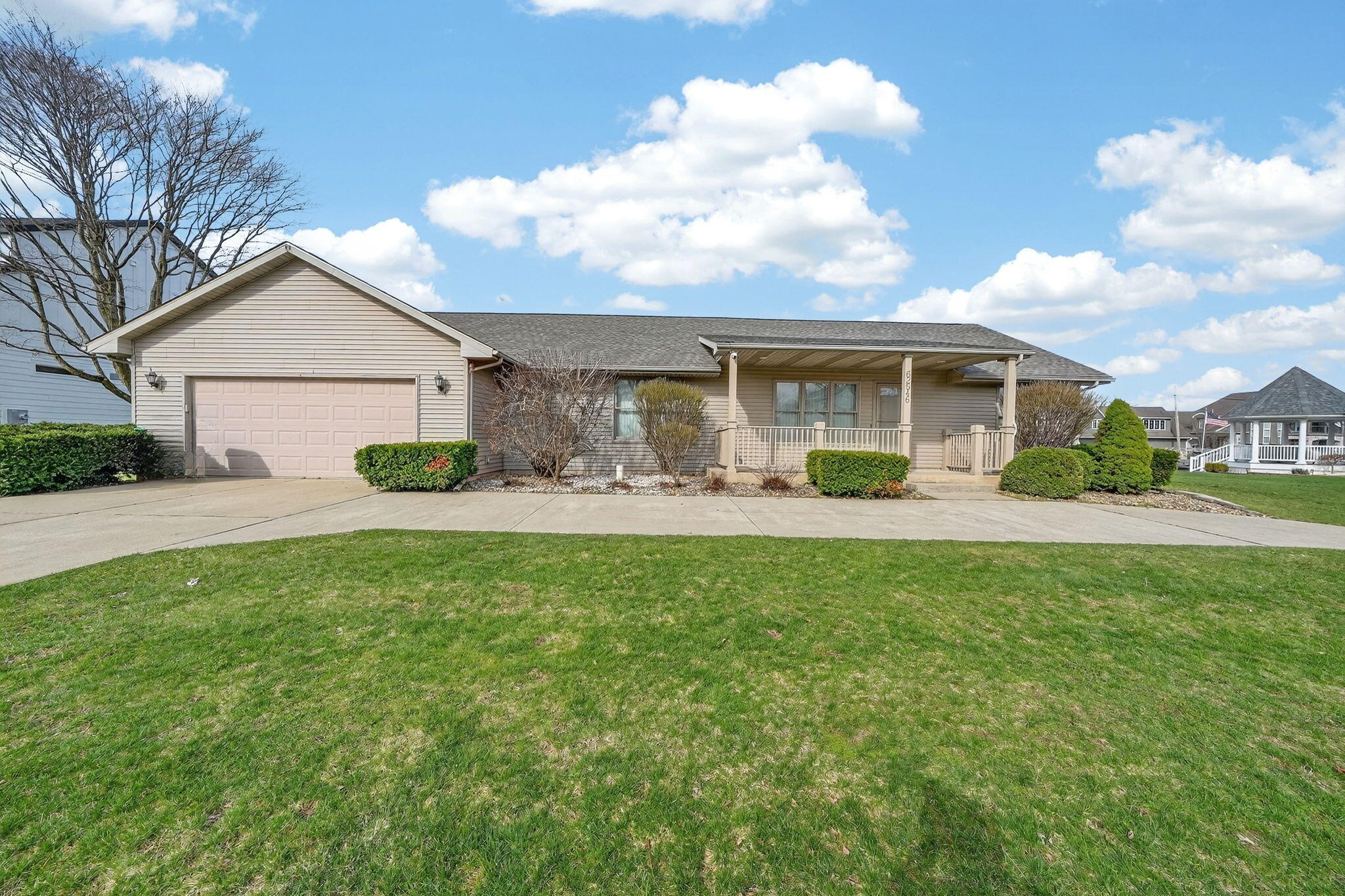 62546 Diamond View Drive Cassopolis, MI 49031 - Photo 6 of 48 Roadside with circular driver