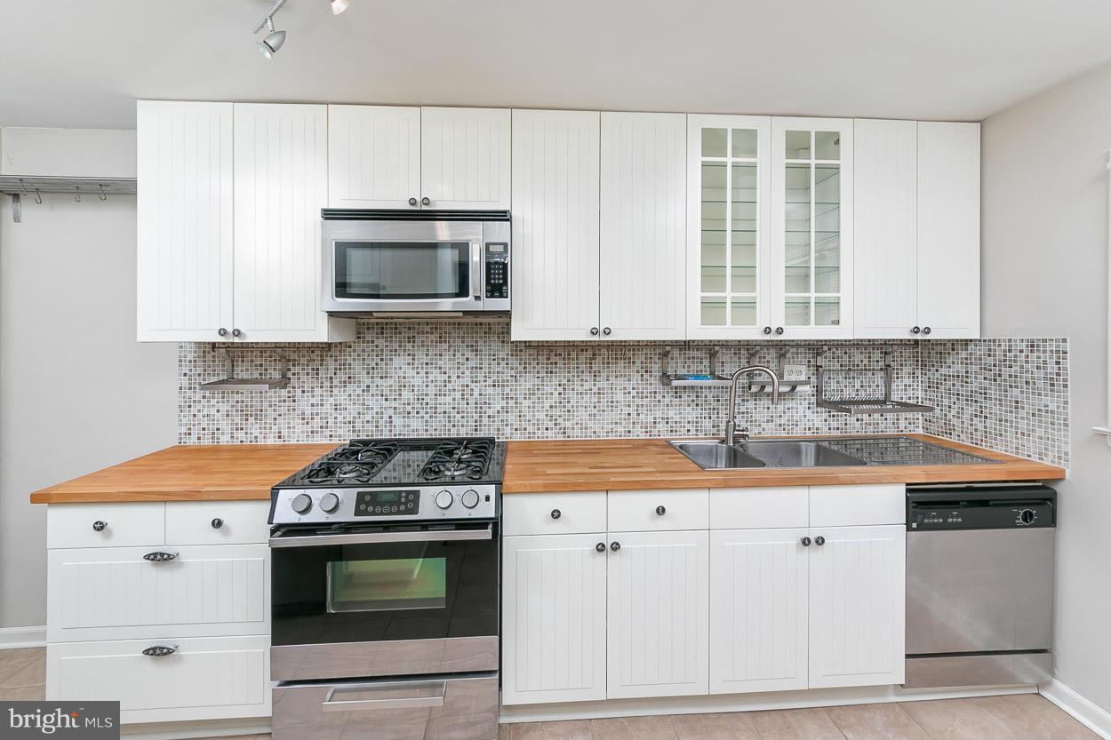 2125 Pitney Road Baltimore, MD 21234 - Photo 11 of 30 Kitchen