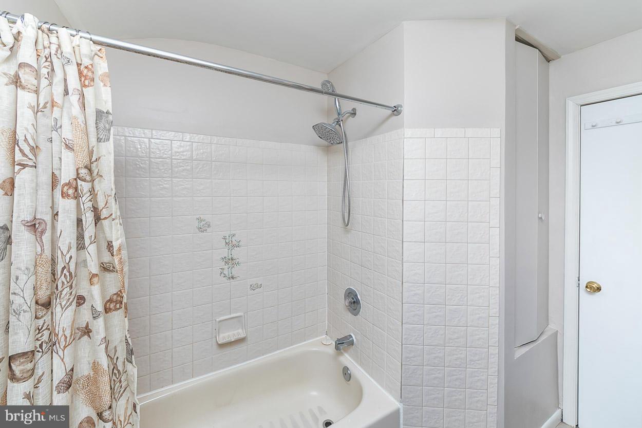 2125 Pitney Road Baltimore, MD 21234 - Photo 21 of 30 Bath