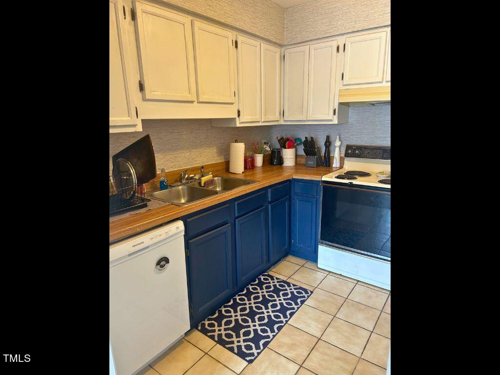 4135 Kaplan Drive Raleigh, NC 27606 - Photo 3 of 20 Kitchen