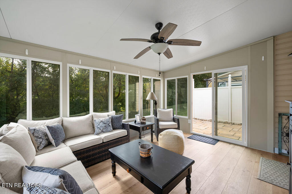 3530 Pebblebrook Way Knoxville, TN 37921 - Photo 22 of 41 Sunroom