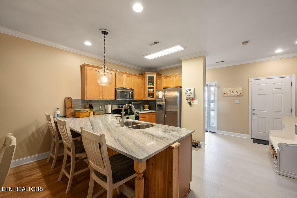 3530 Pebblebrook Way Knoxville, TN 37921 - Photo 8 of 41 Kitchen breakfast bar