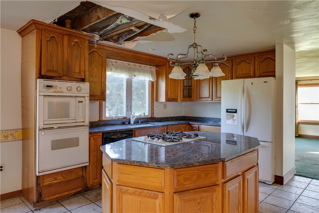 2480 Ridge Road Ontario, NY 14519 - Photo 13 of 37 Kitchen with center cook top island.