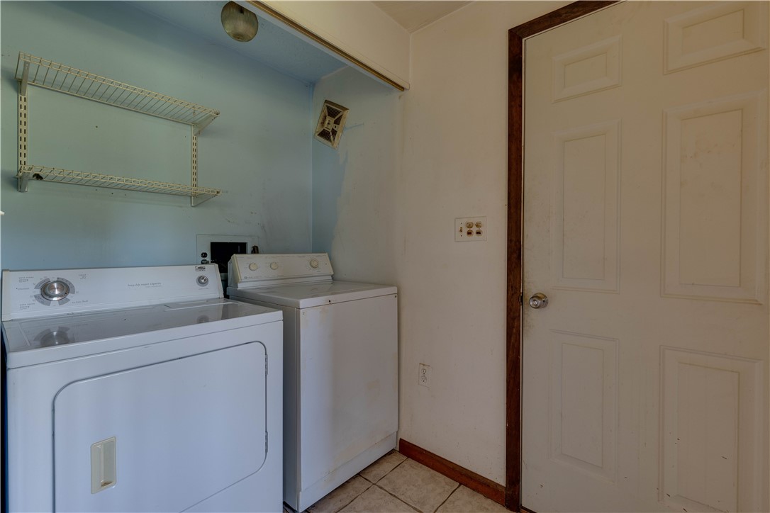 2480 Ridge Road Ontario, NY 14519 - Photo 17 of 37 1st Floor-Laundry area