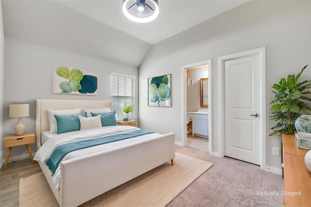 6117 Hall Road Frisco, TX 75034 - Photo 21 of 32 Bedroom featuring ensuite bath and vaulted ceiling