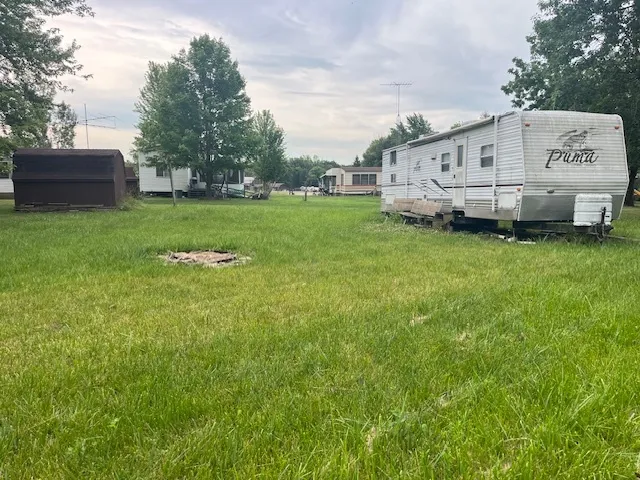 a view of a house with backyard and garden