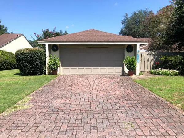 $2,400 | 700 Bay Drive, Unit 1010, Niceville, FL 32578