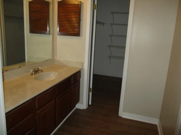 $2,400 | 700 Bay Drive, Unit 1010, Niceville, FL 32578