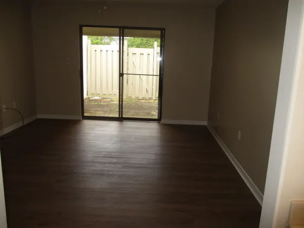 $2,400 | 700 Bay Drive, Unit 1010, Niceville, FL 32578