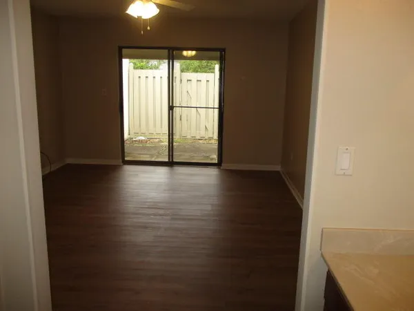 $2,400 | 700 Bay Drive, Unit 1010, Niceville, FL 32578