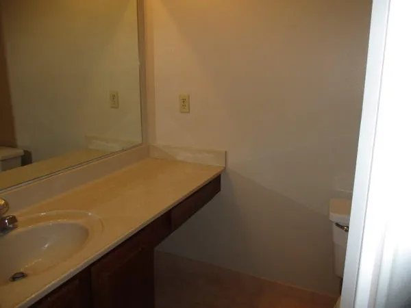 $2,400 | 700 Bay Drive, Unit 1010, Niceville, FL 32578