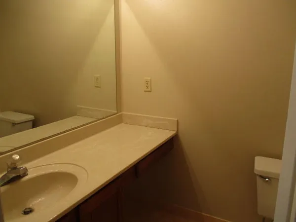 $2,400 | 700 Bay Drive, Unit 1010, Niceville, FL 32578