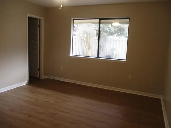 $2,400 | 700 Bay Drive, Unit 1010, Niceville, FL 32578