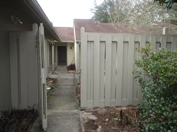 $2,400 | 700 Bay Drive, Unit 1010, Niceville, FL 32578