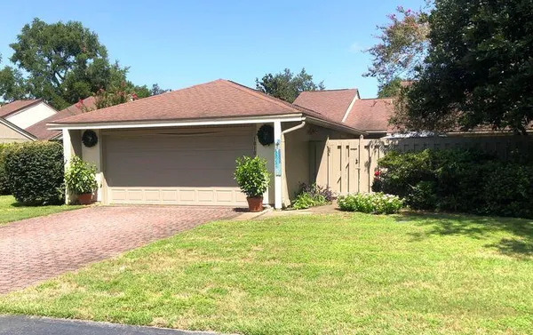 $2,400 | 700 Bay Drive, Unit 1010, Niceville, FL 32578