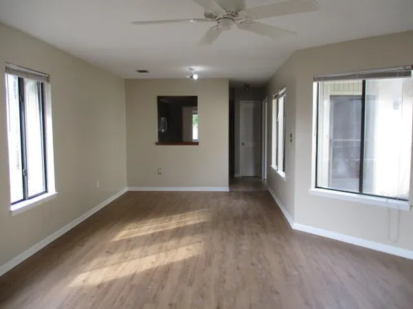 $2,400 | 700 Bay Drive, Unit 1010, Niceville, FL 32578