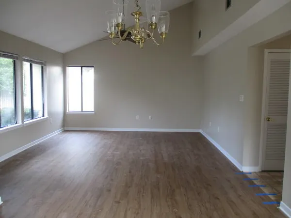 $2,400 | 700 Bay Drive, Unit 1010, Niceville, FL 32578