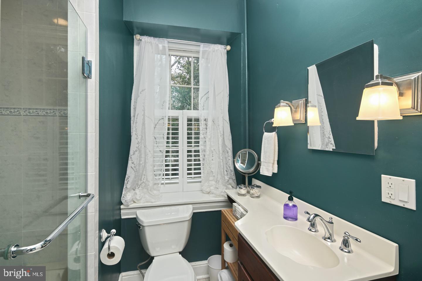 5 Orchard Lane Wallingford, PA 19086 - Photo 12 of 19 Jack and Jill Bathroom