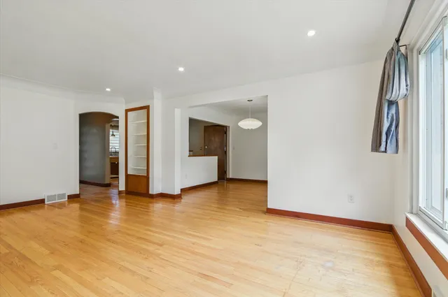 $3,400 | 712 Collegewood Street, Ypsilanti, MI 48197