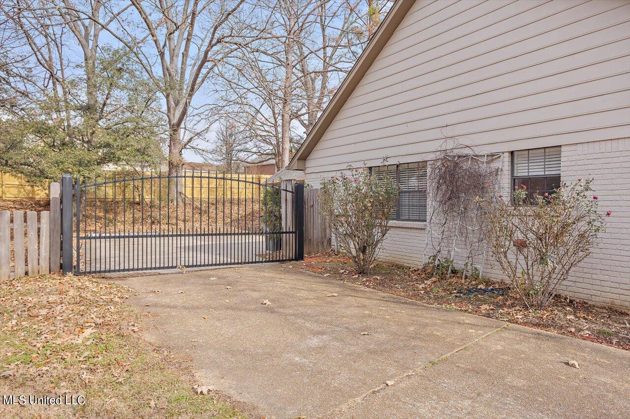 104 Lowe Circle Clinton, MS 39056 - Photo 4 of 27 04-104 Lowe Cir