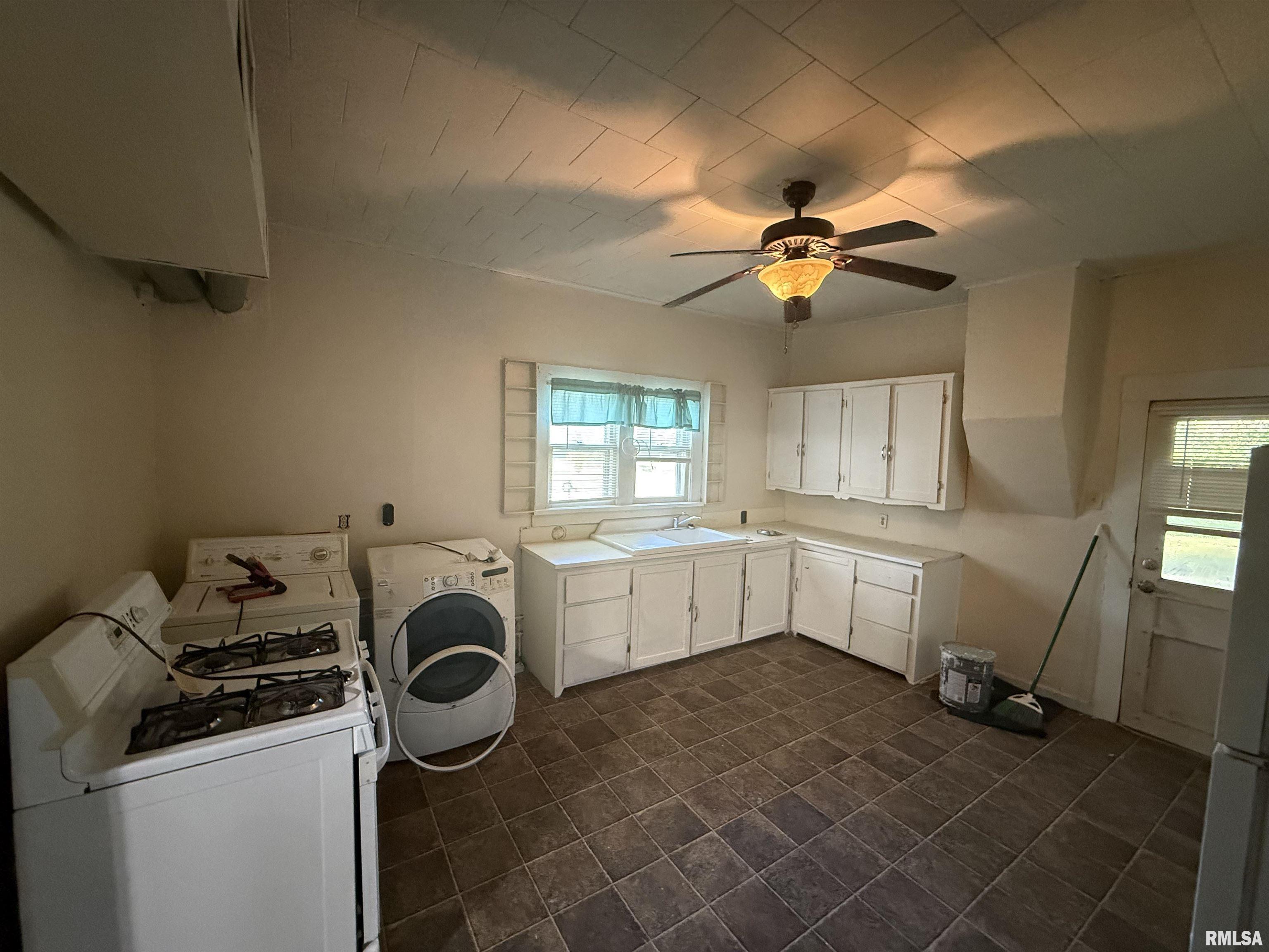 806 Rodd Street Carterville, IL 62918 - Photo 5 of 13