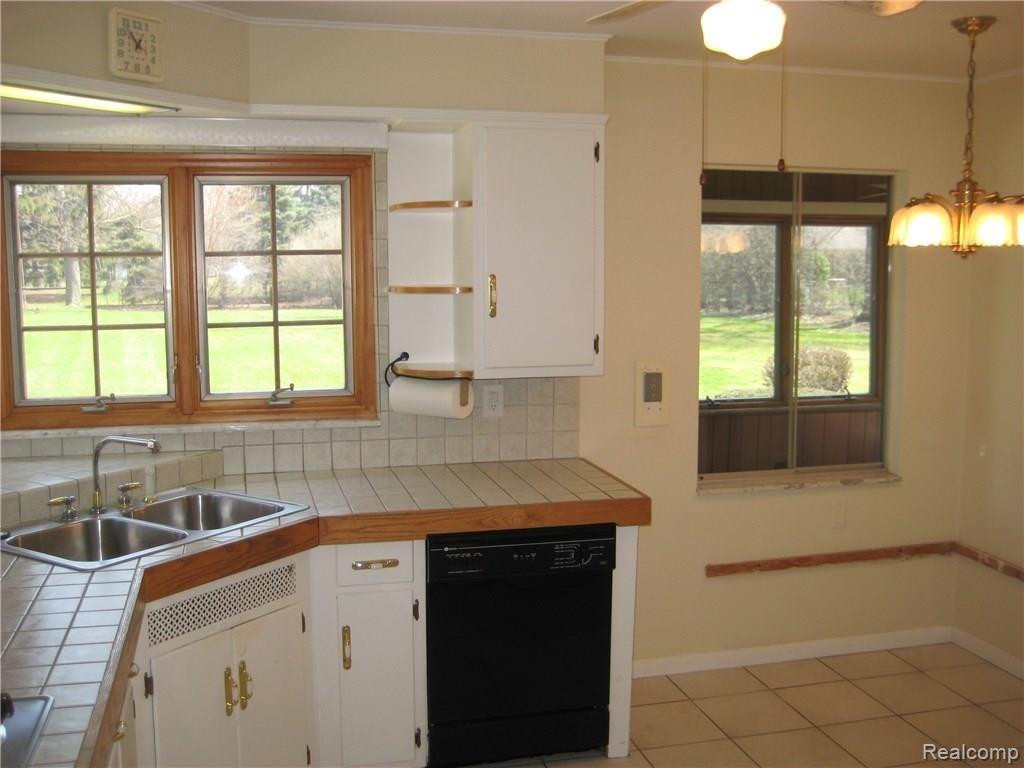 1300 North Renaud Road Grosse Pointe, MI 48236 - Photo 4 of 14 IMG_1691.JPG