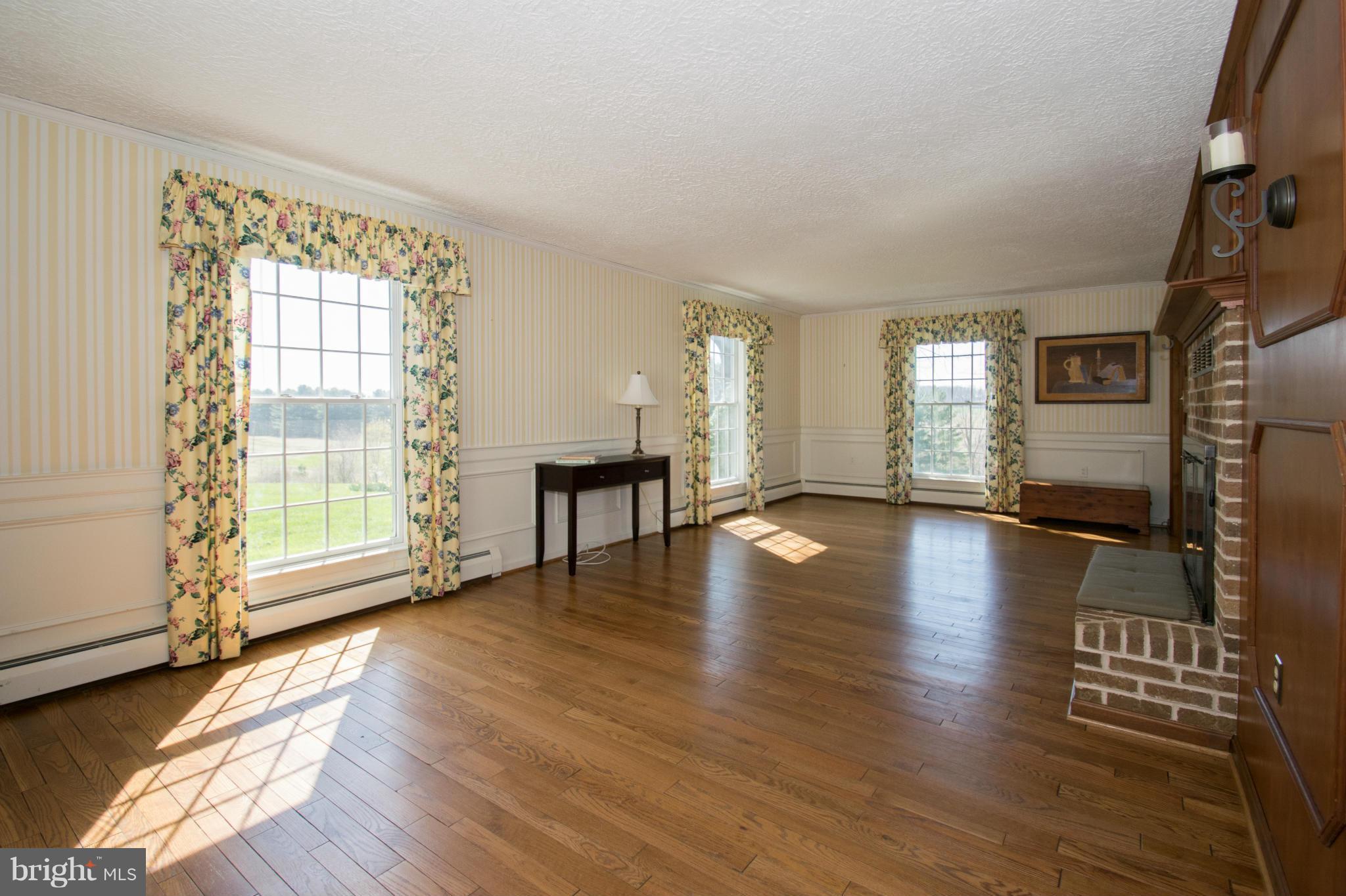 5238 Buttermilk Road Pylesville, MD 21132 - Photo 11 of 30 Living Room