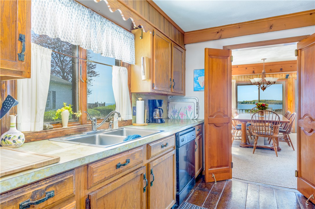 174 Andrew Comstock Road Warwick, RI 02886 - Photo 10 of 40 GALLEY KITCHEN