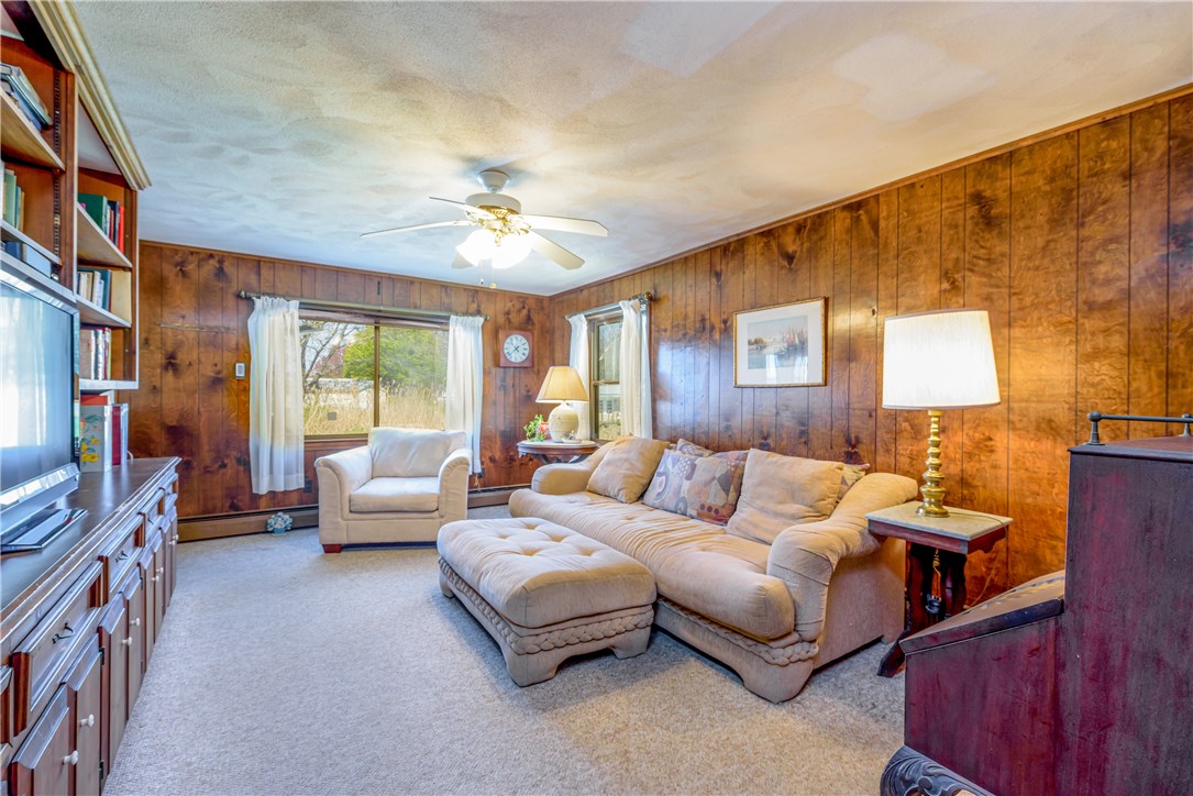 174 Andrew Comstock Road Warwick, RI 02886 - Photo 8 of 40 Family Room with built in bookcases