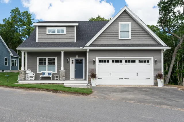 $965,000 | 2 Midtrail Crossing Lane, Windham, NH 03087