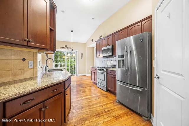 $599,000 | 5 Matthews Court, Cohoes, NY 12047