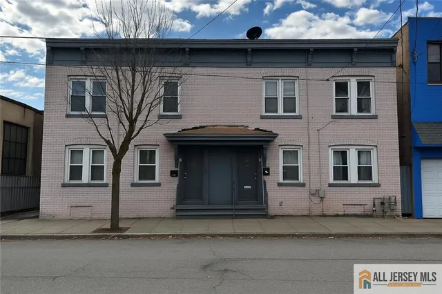 $2,100 | 397 Washington Street, Perth Amboy, NJ 08861