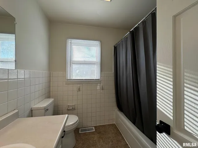 $1,450 | 2403 Lynnhaven Drive, Springfield, IL 62704