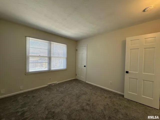 $1,450 | 2403 Lynnhaven Drive, Springfield, IL 62704