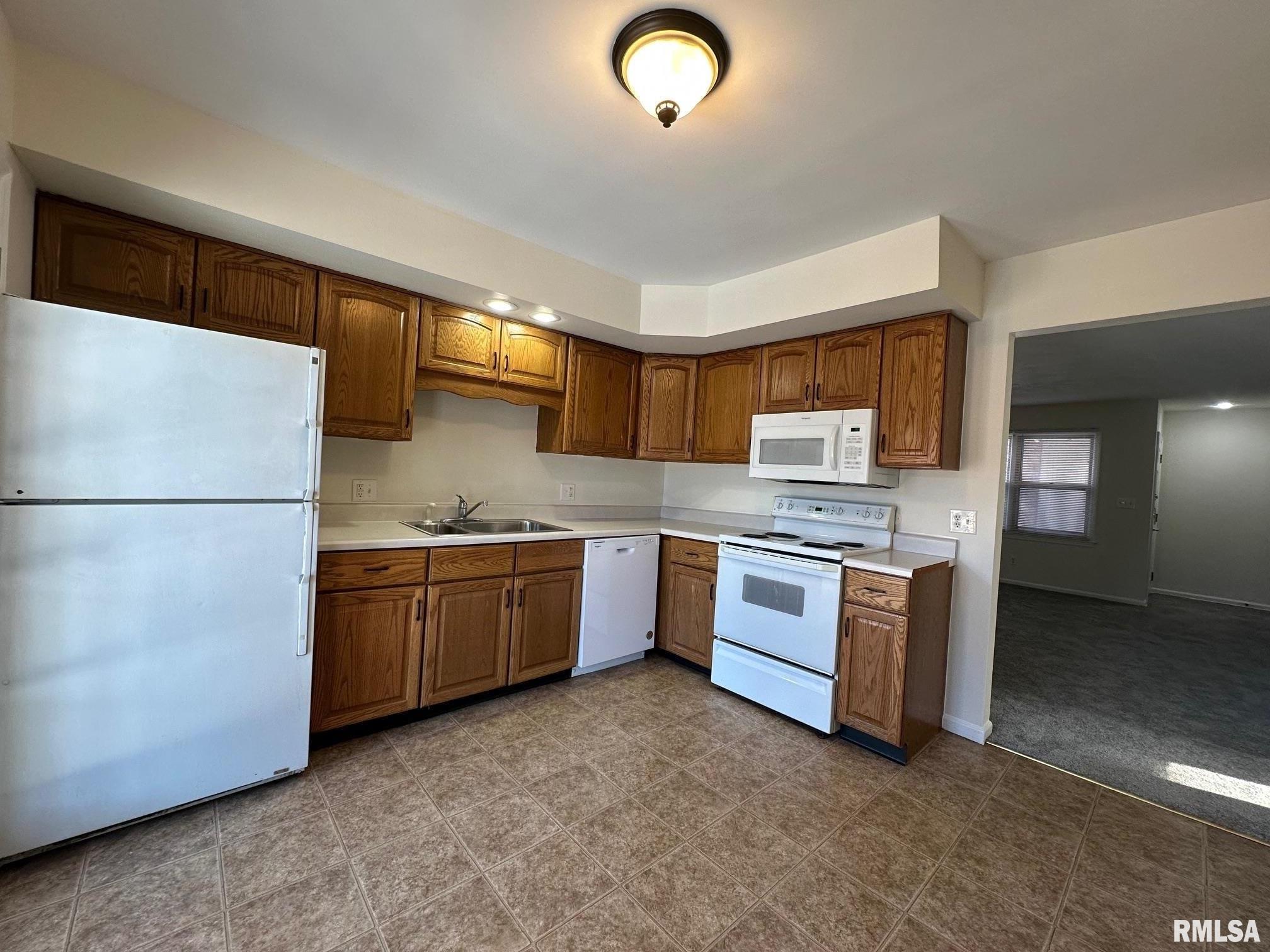 2403 Lynnhaven Drive Springfield, IL 62704 - Photo 6 of 18