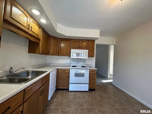 $1,450 | 2403 Lynnhaven Drive, Springfield, IL 62704