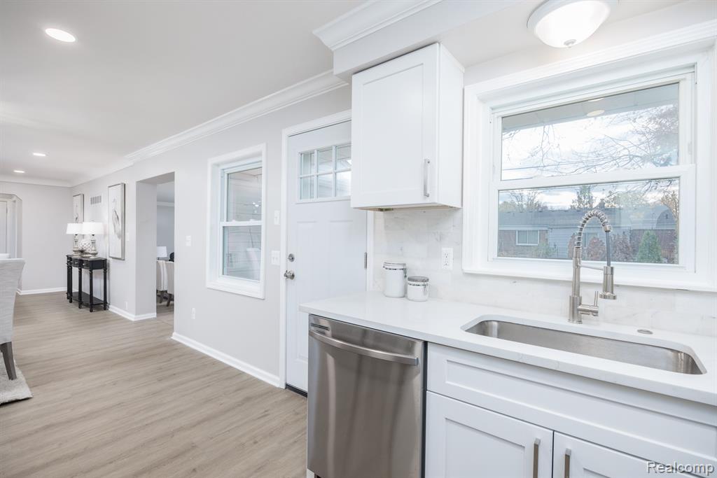 1337 Torrey Road Grosse Pointe Woods, MI 48236 - Photo 11 of 31