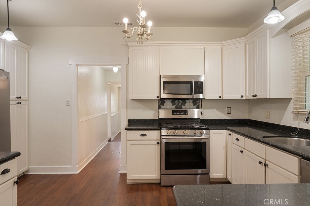 4073 Cedar Street Riverside, CA 92501 - Photo 12 of 47