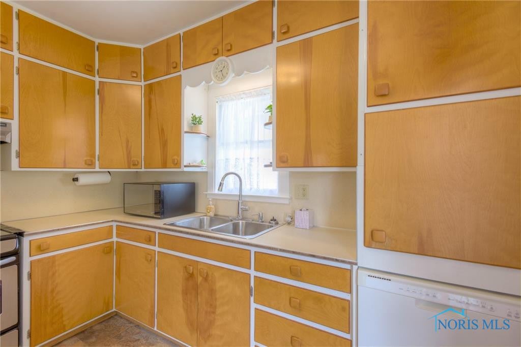 5922 Atwell Road Toledo, OH 43613 - Photo 9 of 22 Gallery Image 9